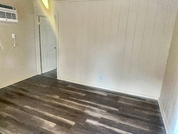 5th image of 1004 W 13th St