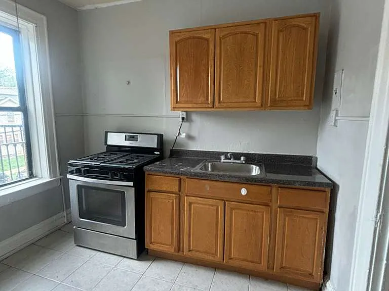 233 Weequahic Ave #6 — Photo 1
