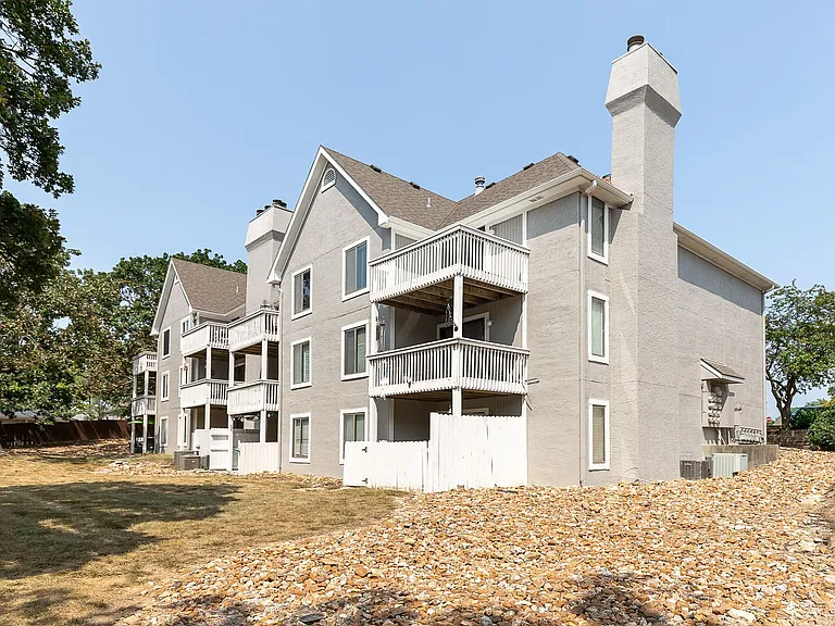 5870 Park St #9 — Photo 4