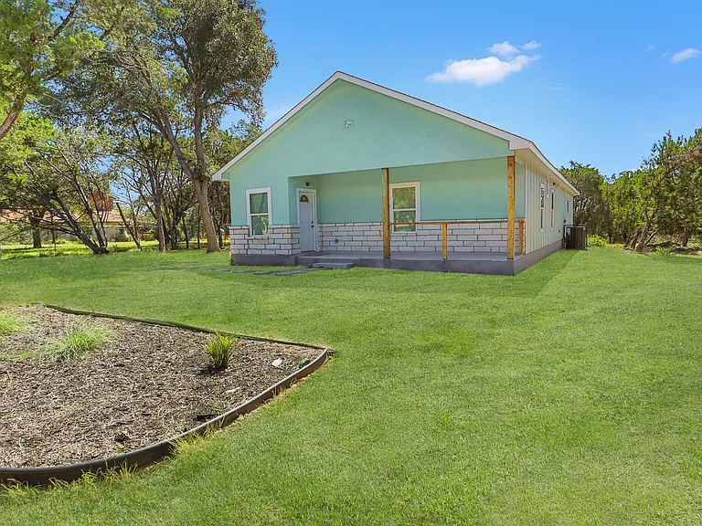 1416 Skyline Hls — Photo 2