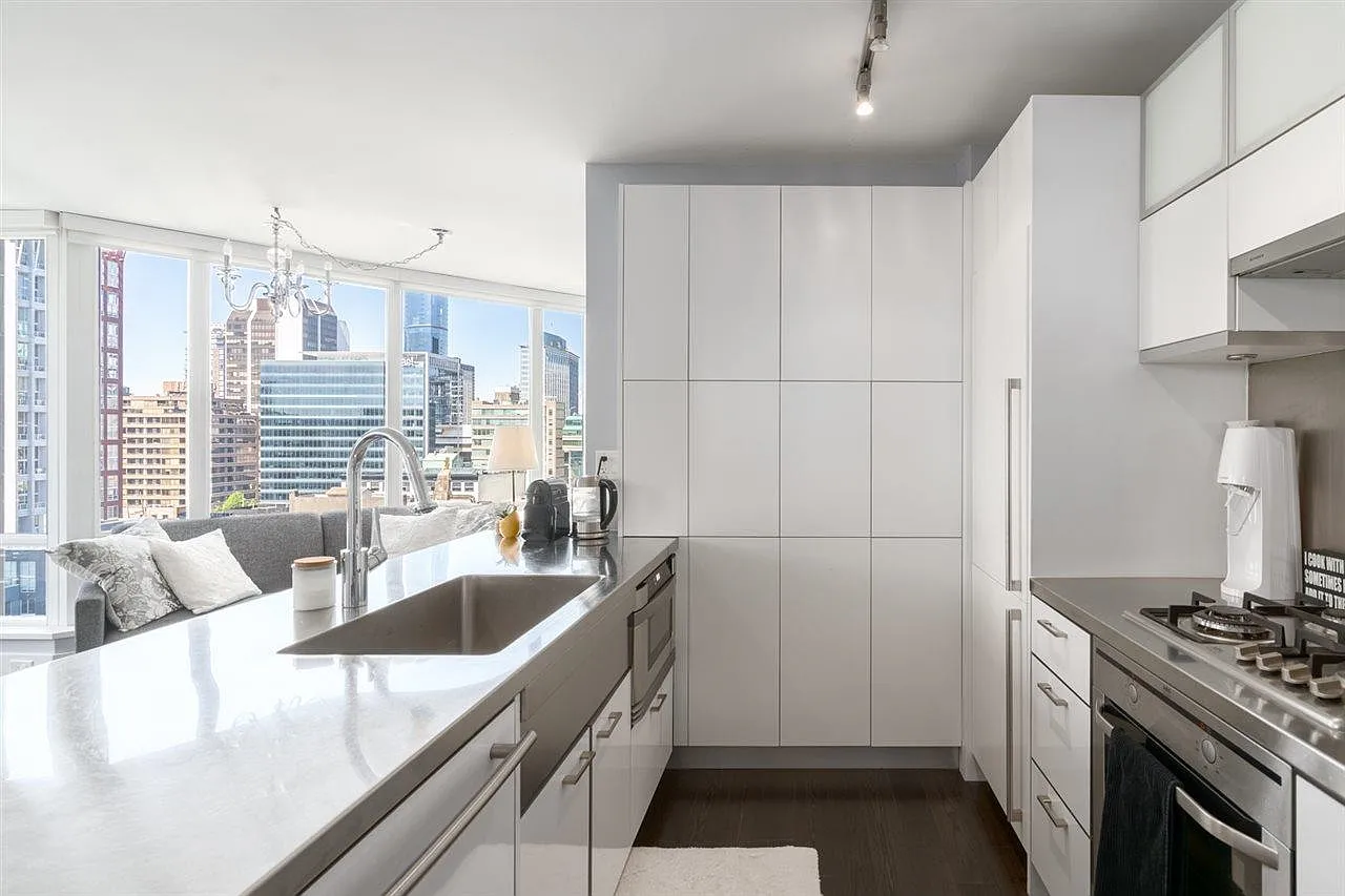 2 bed, 757 sqft, $3,200 — Photo 4