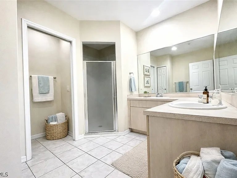 909 SW 47th Ter #201 — Photo 31