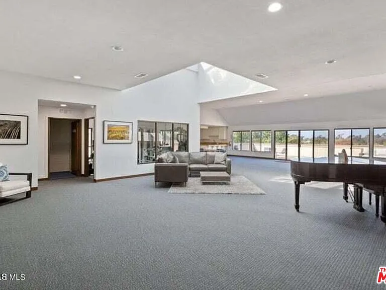574 Island View Cir — Photo 27