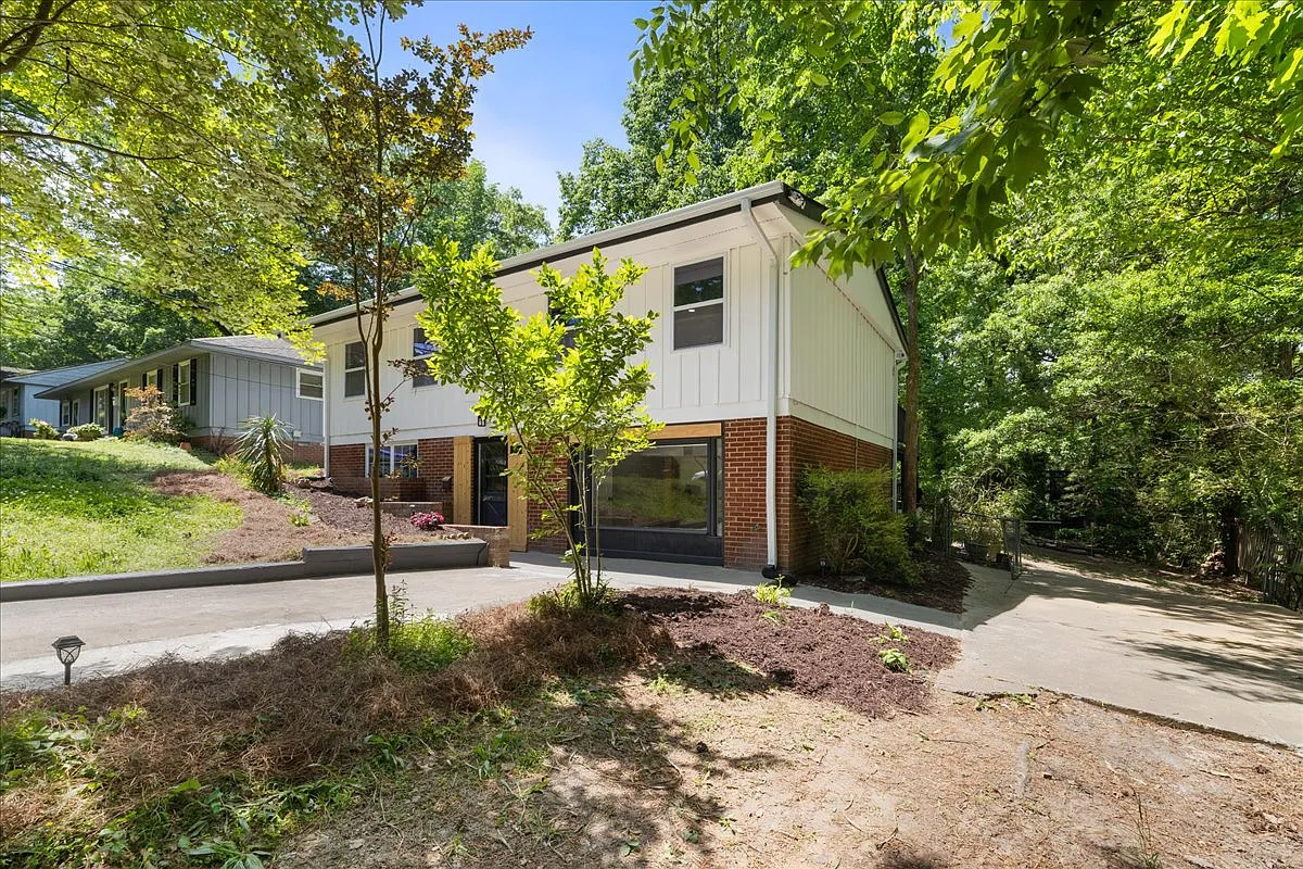 4 bed, 1833 sqft, $2,800 — Photo 3