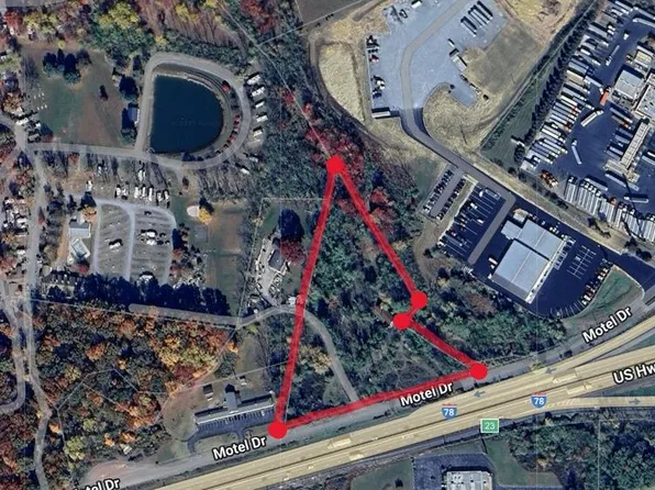 44 Motel Dr, Bernville, PA 19554