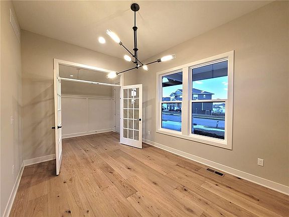 5th image of 18248 Century St