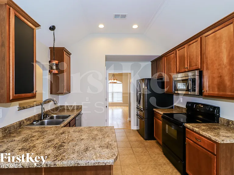 170 Southwind Dr — Photo 7