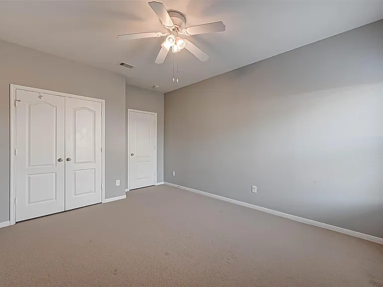 502 Mornington Ln — Photo 28