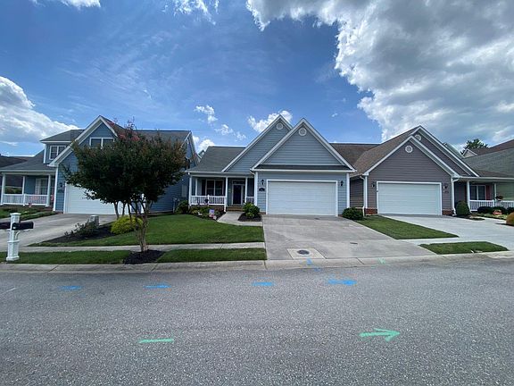 2nd image of 825 Sumpter Pl