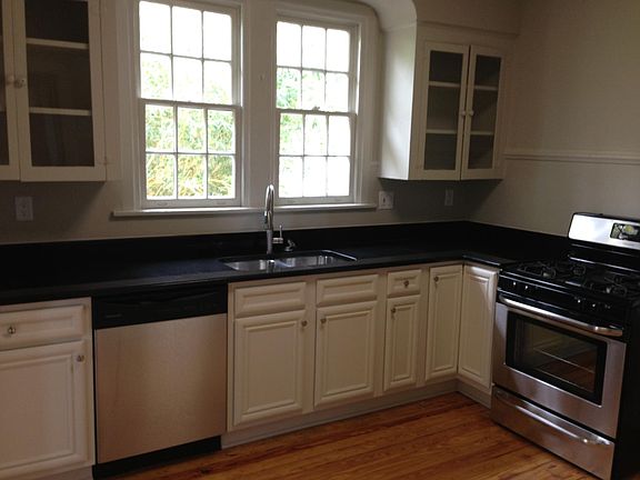 3rd image of 5425 Willow St