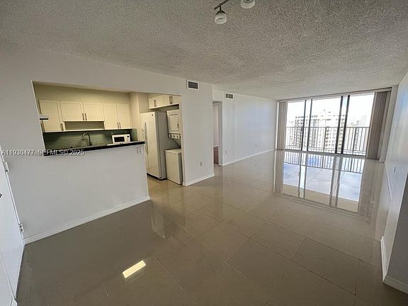 4th image of 1450 Brickell Bay Dr APT 1606