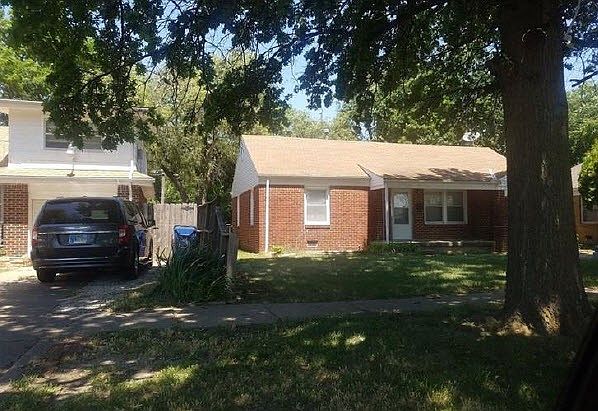 2nd image of 671 S Apache Dr