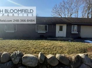 2557 Desmond Rd, Waterford, MI 48329