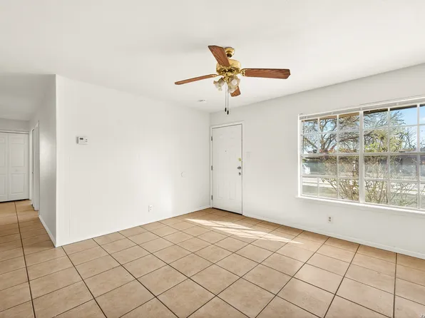 5823 Castle Brook, San Antonio, TX 78218