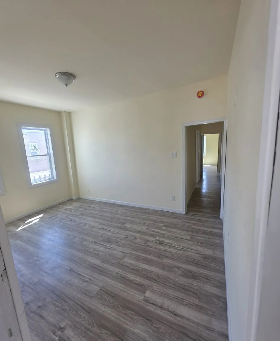 2 bed, 1000 sqft, $1,950 — Photo 4