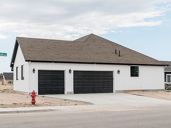 3rd image of 622 Canyon Crest Dr W