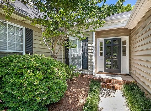2nd image of 13806 Queenswater Ln