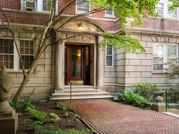 4 Washington Ave APT 18, Cambridge, MA 02140