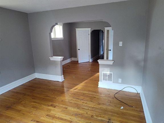 3rd image of 3643 California Ave