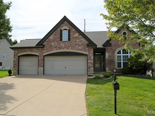 99 Long And Winding Rd, Saint Peters, MO 63376