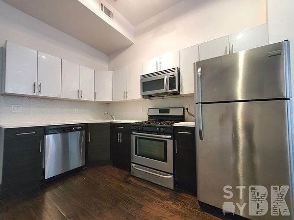 4th image of 487 Willoughby Ave #2A