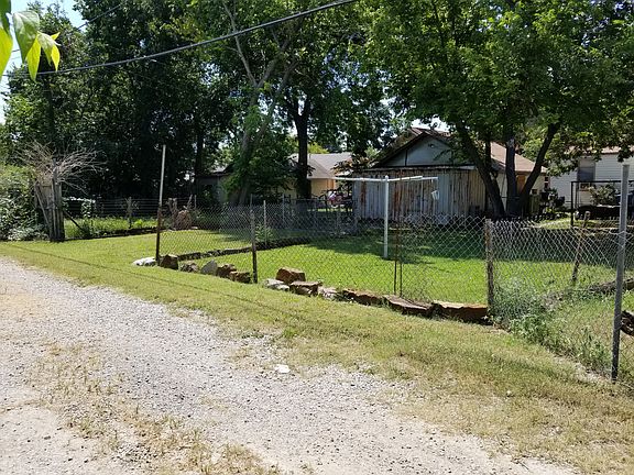 Alley with back parking