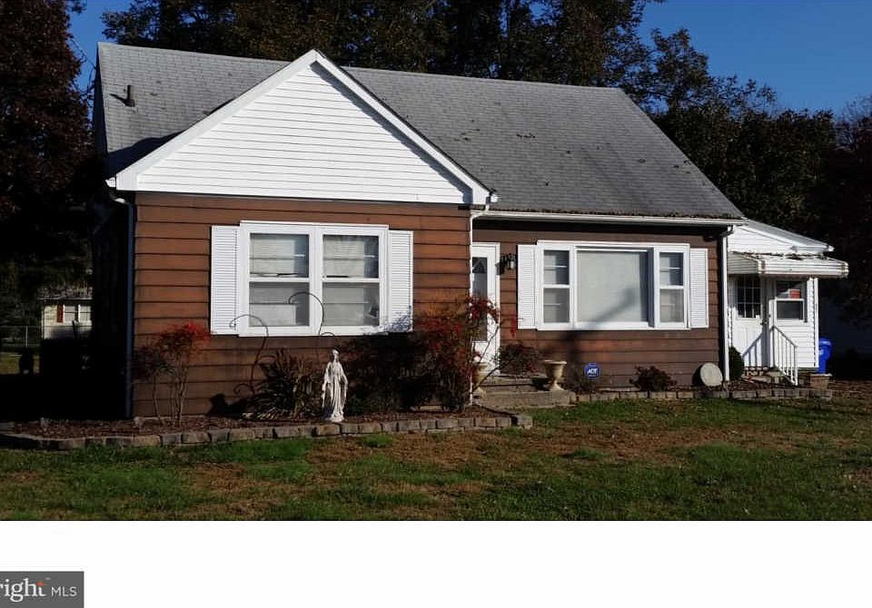 1st image of 402 Shaw Ave