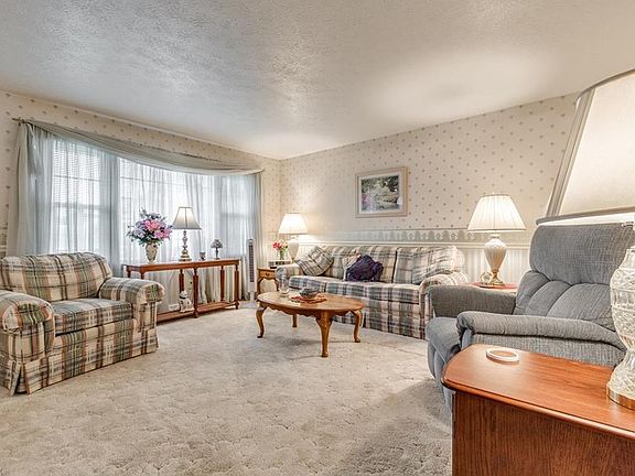 3rd image of 29312 Ashwood Dr