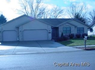 1900 Persimmon Ave, Chatham, IL 62629