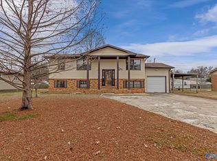 311 Larkwood Dr SW, Decatur, AL 35601