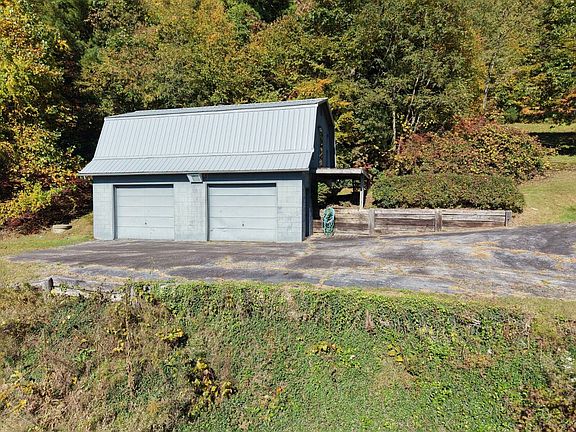 2nd image of 6176 Mortimer Rd