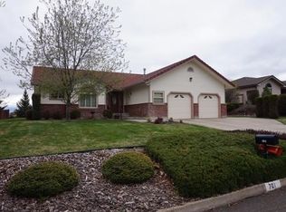701 Hillcrest Dr, La Grande, OR 97850