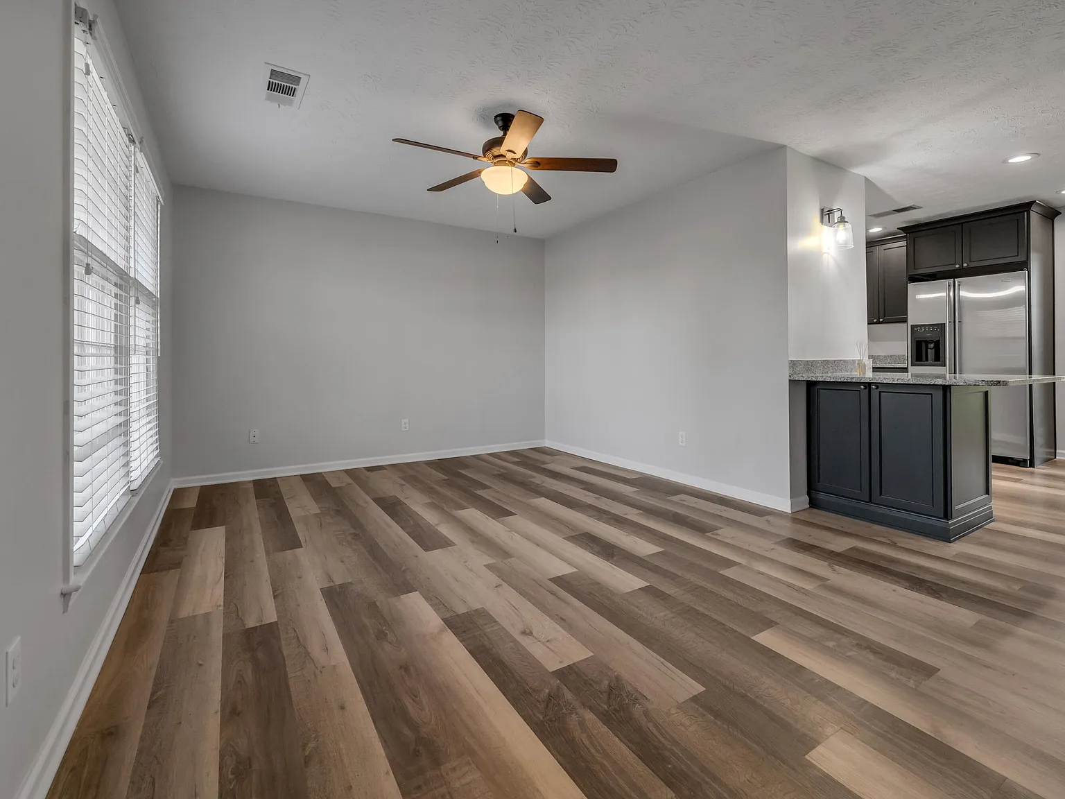 3 bed, 2.0 bath, 1175 sqft, $1,900 — Photo 2