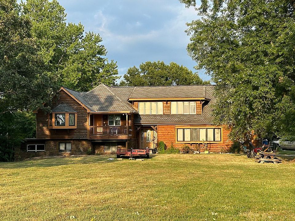 2nd image of 320 Hobbs Rd