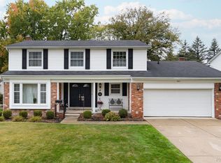 16317 Golfview St, Livonia, MI 48154