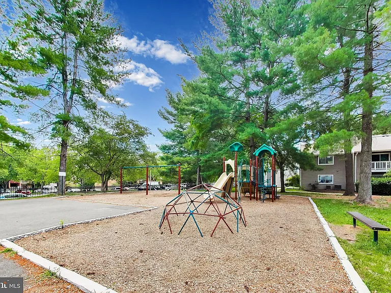 13117 Wonderland Way #4 — Photo 35