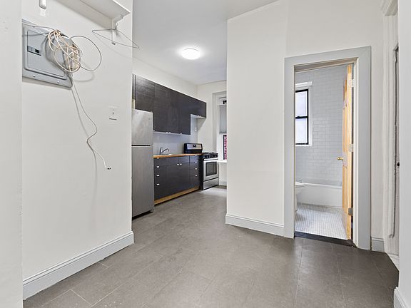 4th image of 446 Kingston Ave APT A34