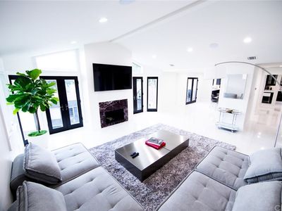 9647 Heather Rd, Beverly Hills, CA, 90210