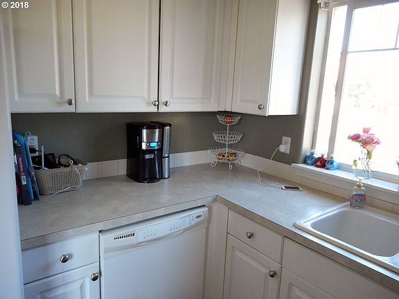 3rd image of 5903 NE 33rd Cir