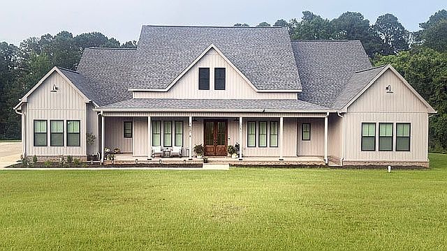 1st image of 3051 Comanche Ave