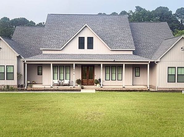 3051 Comanche Ave