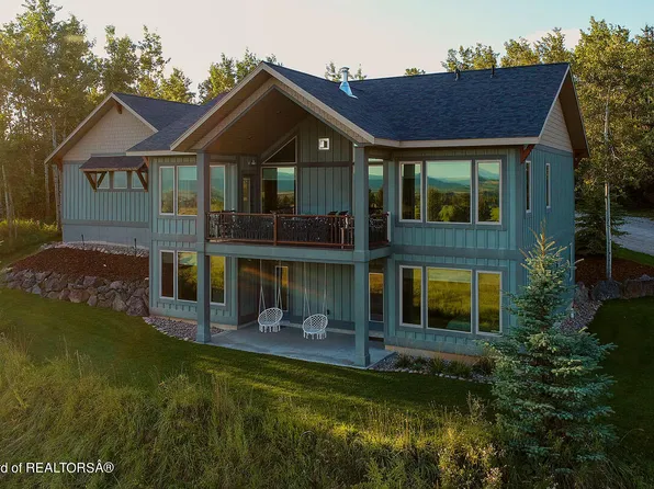 17 Sugarloaf Dr, Thayne, WY 83127