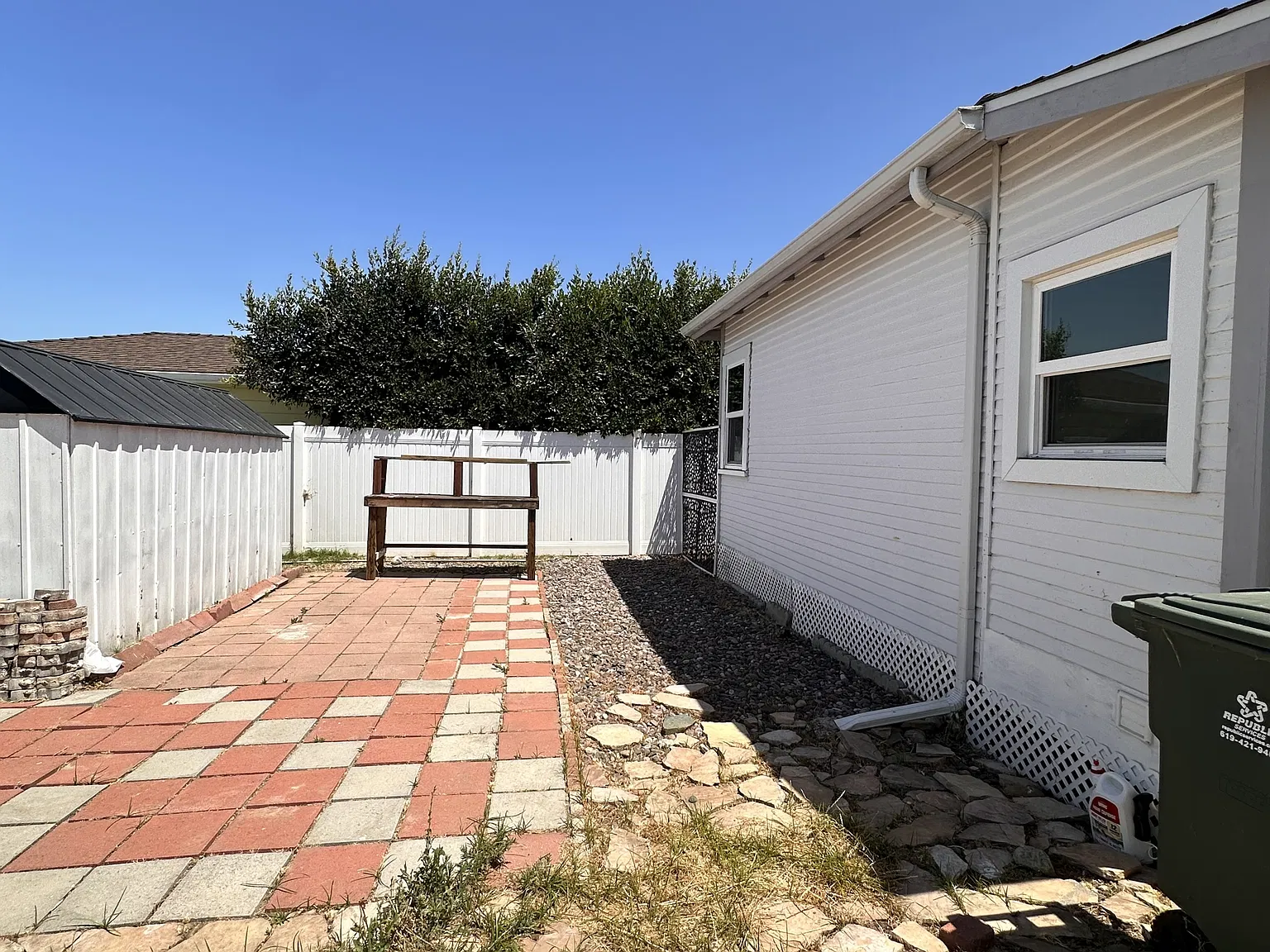 732 Twin Oaks Avenue - 1 — Photo 2