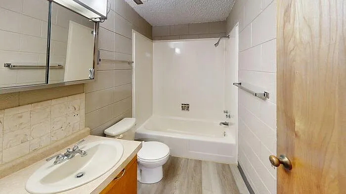 900 Summit Blvd #23 — Photo 6