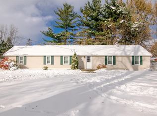 19923 Weimer Dr, Belleville, MI 48111