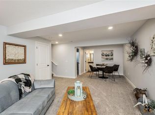 605 10th St, Waukee, IA 50263