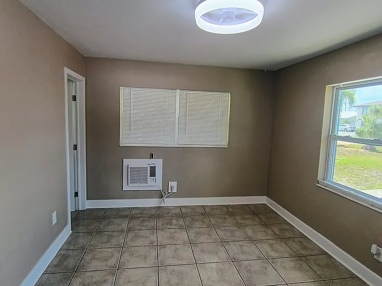 605 SE 46th Ln #D — Photo 7