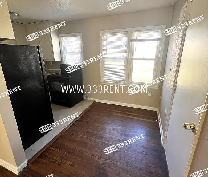 5600 E 101st Ter — Photo 3