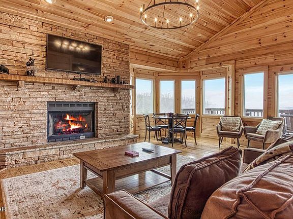 2nd image of 943 Crooked Ridge Rd