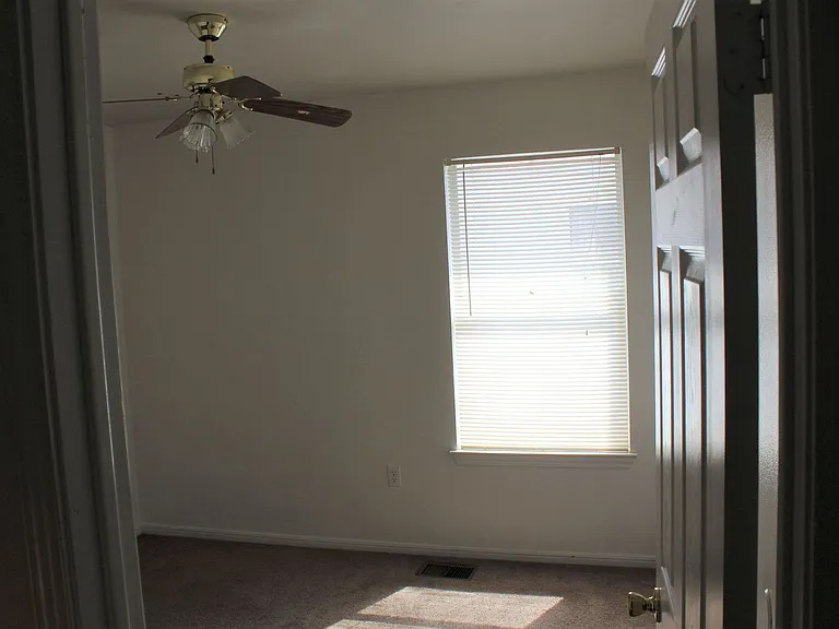 604 N. Main — Photo 11